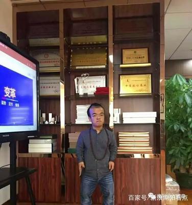 南陽鄧州張卓 從報童到明星經紀人的創(chuàng)業(yè)傳奇